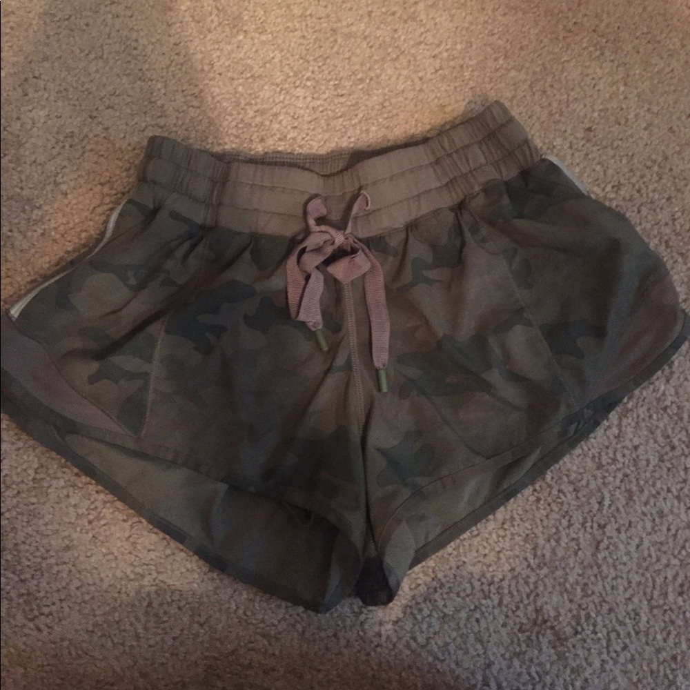 Lululemon hottie hot Camo!